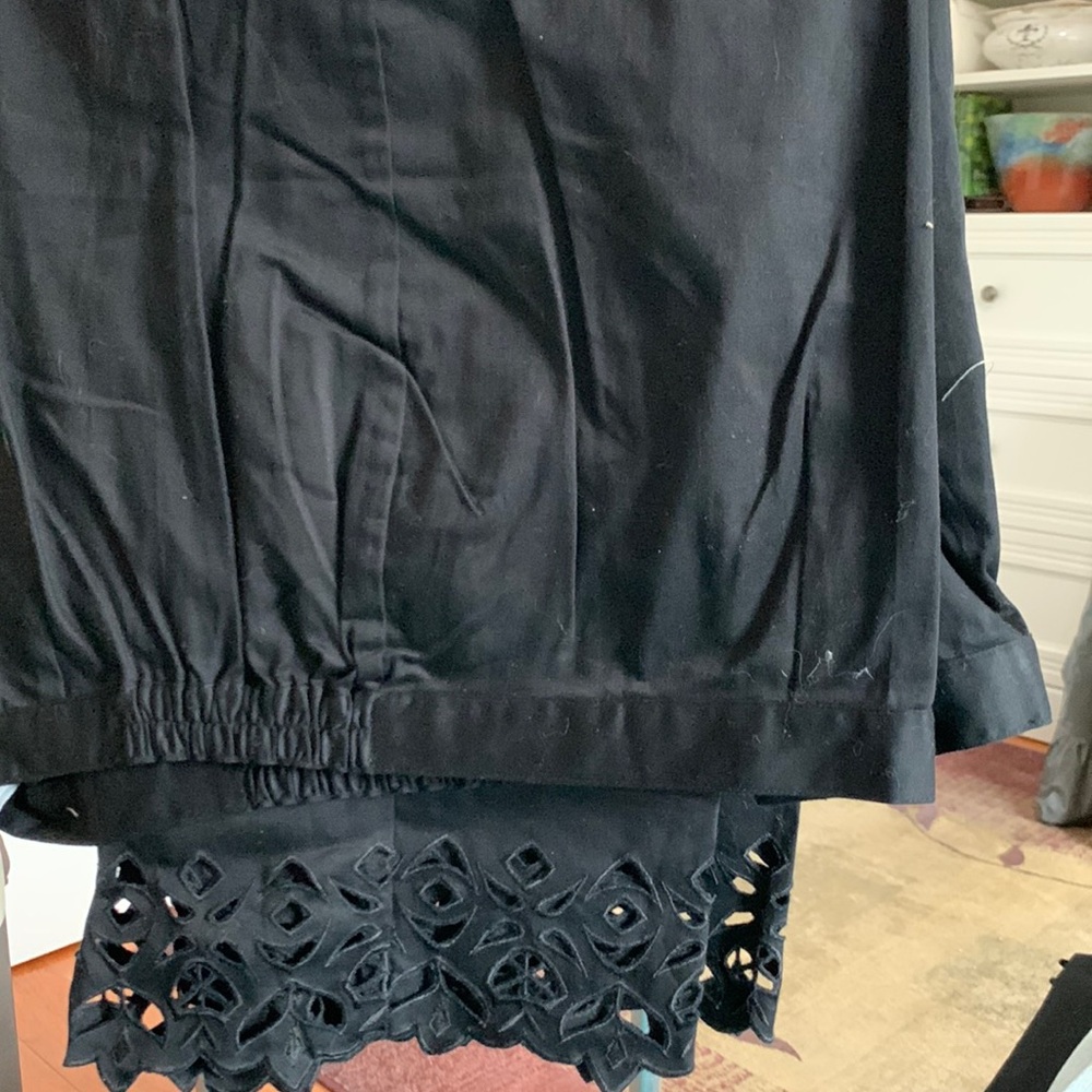 Roamans black cut out lace hem 26W. New